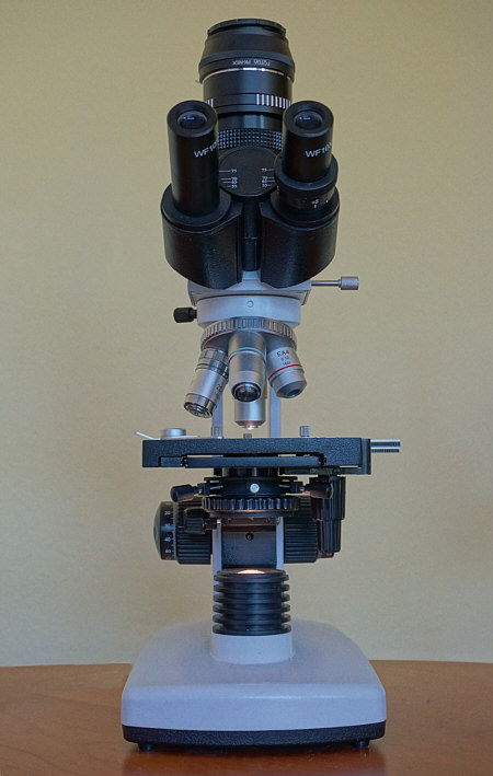 [ Trinokulares Mikroskop BTC BIM135T ]